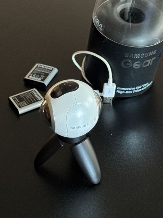 Samsung Gear 360 – Camera 360° + Trepied + 2 Baterii | Set Complet