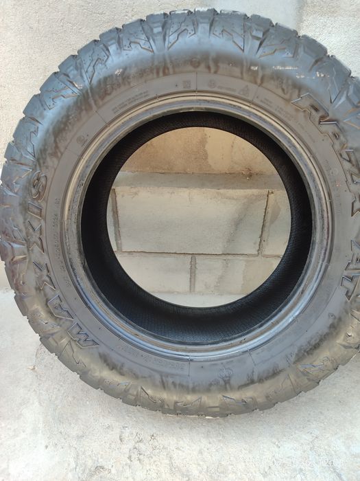 Продам шины MAXXIS