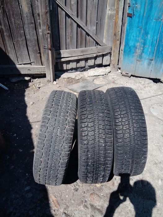 Продам шины б/у в хорошем состоянии.