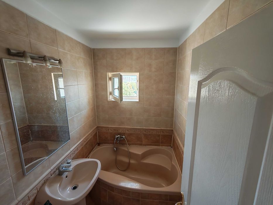Închiriez apartament cu 2 camere zona Poli 2