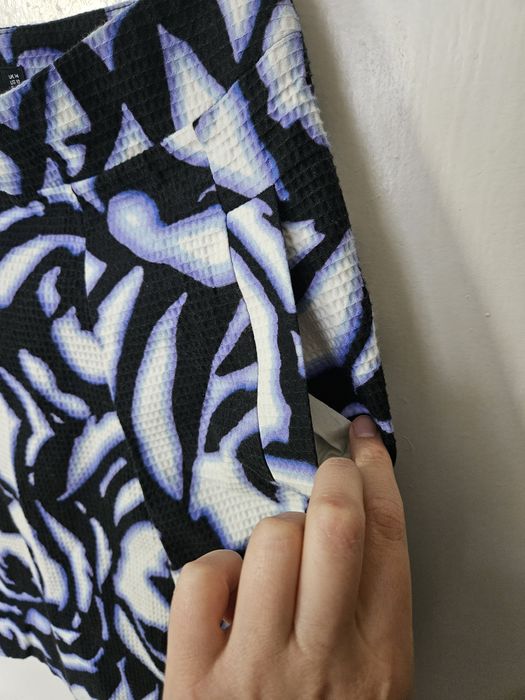 Нова прекрасна пола на Karen Millen