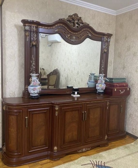 Комод и горка в отличном состоянии