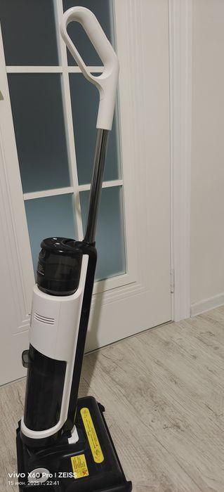 Продам новый моющий беспроводной пылесос с вакуумной чисткой