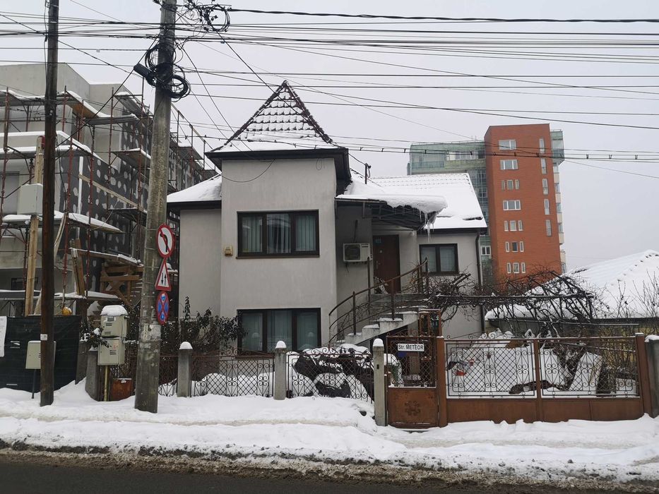 Vand casa strada Meteor