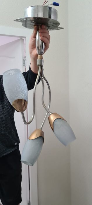 Продам люстру в хорошем состоянии