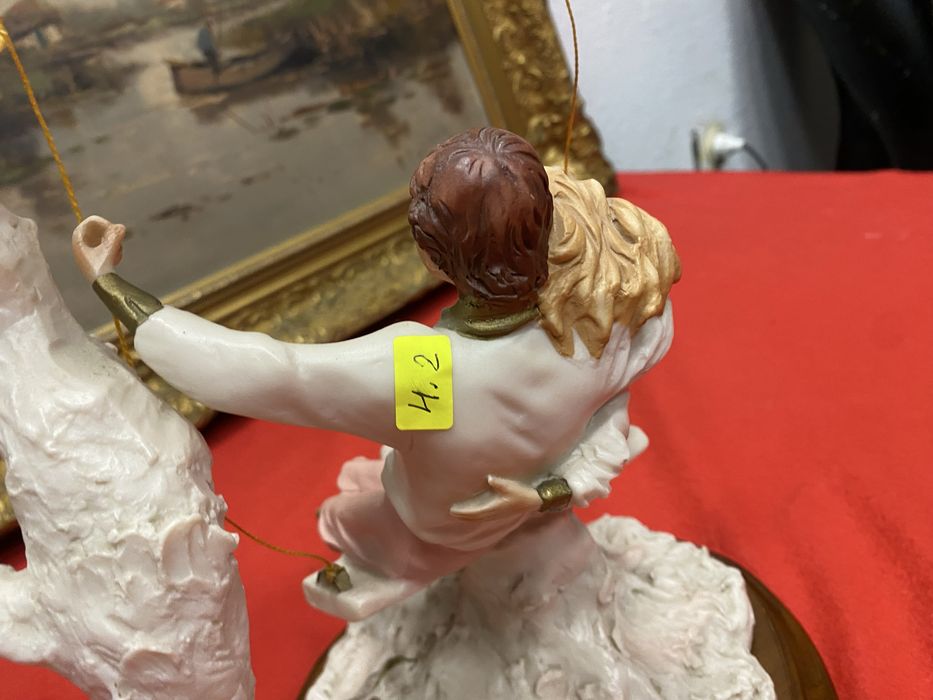 Италианска фигура от бисквитен порцелан от 1960 г capodimonte