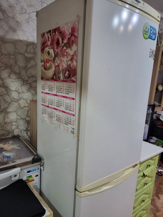 Продам холодильник