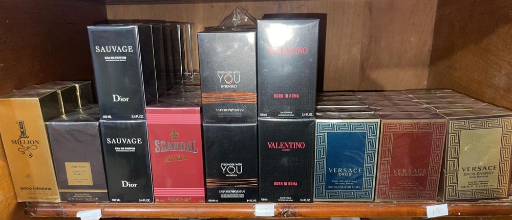 Vând parfumuri de bărbați!