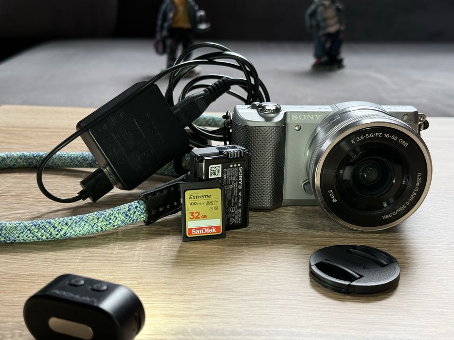 Sony Alpha A5000 + 16-50mm OSS