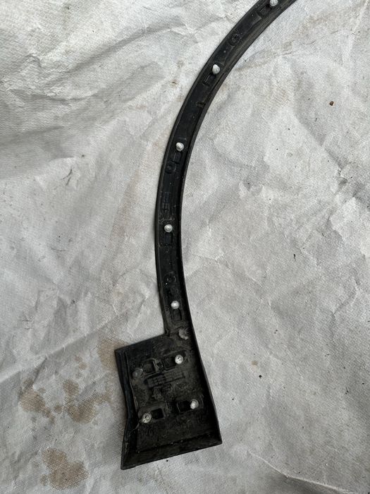 Bandou aripă stânga față audi q7.4m.cod:4m0853717.