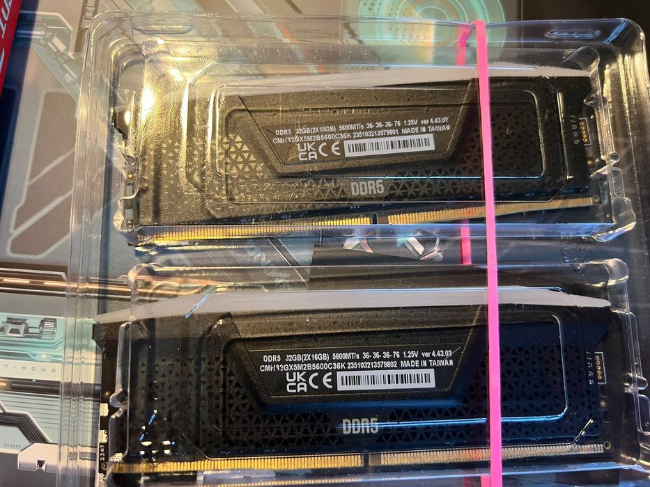 Kit Memorie RAM Corsair Vengeance RGB DDR5 32GB (2x16GB) 5600MHz CL36 Intel XMP