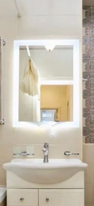 Зеркало с подсветкой 60 на 80 в ванну