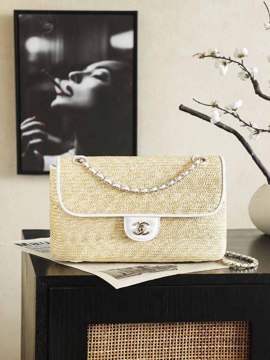 Дамска чанта Chanel Small Flap Beige