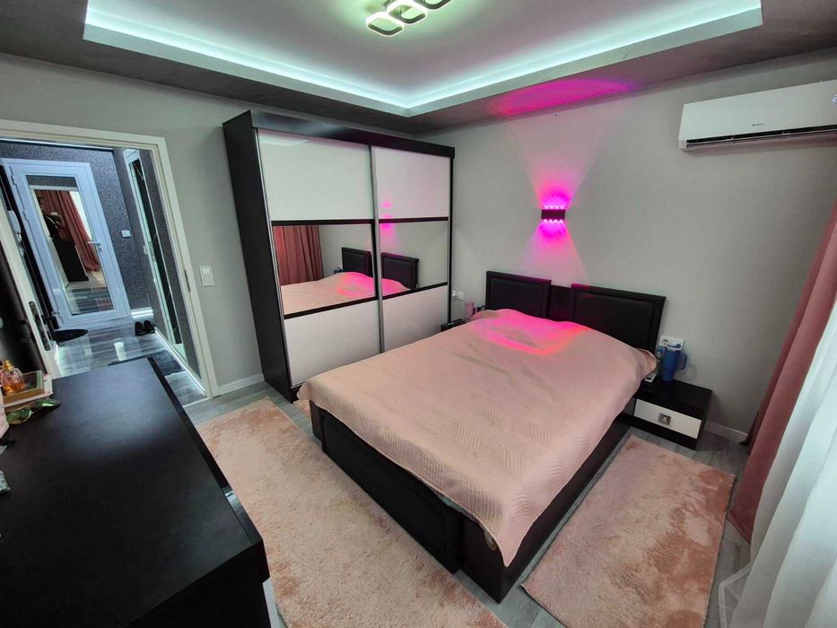 Луксозно обзаведен и отремонтиран апартамент .