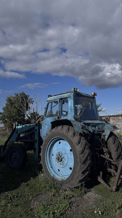продам хороший  трактор.