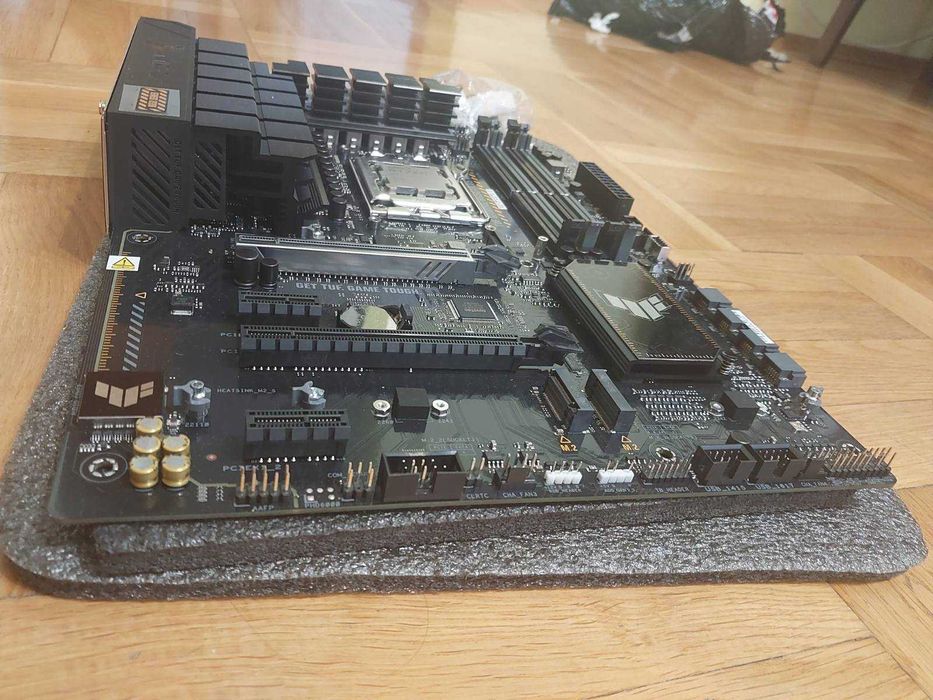 AMD Ryzen 9 7950X + Asus TUF Gaming B650 Plus Wi-Fi