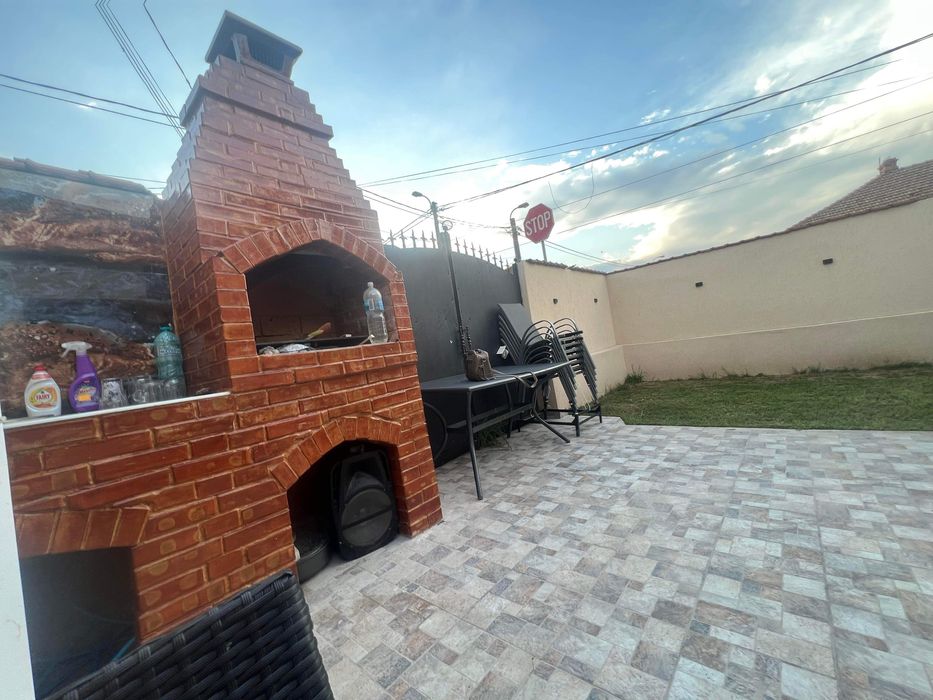 Inchiriez casa cu 3 camere