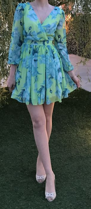 Rochie de zi cu imprimeu floral, scurtă și cu mâneci lungi