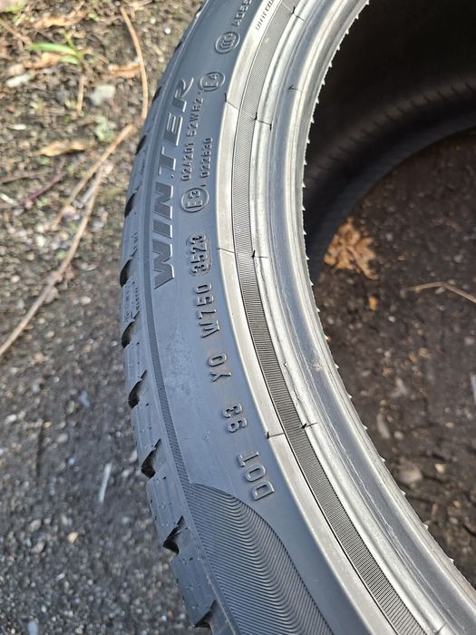 2бр. 275/35/20 Pirelli Sottozero