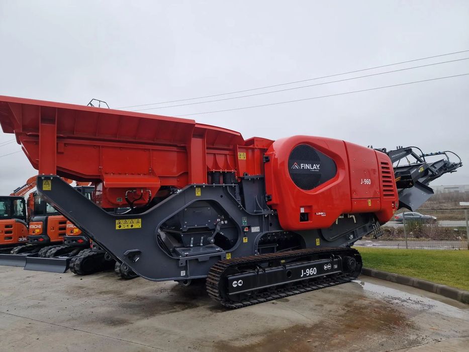 Terex Concasor mobil 28t, FINLAY J960, Cuva 0,9x0,.6m volum 3,6mc, motor CAT 175CP, banda magnetica, GARANTIE, posibilitate leasing 5 ani, PROMOTIE 329.000 EUR+Tva