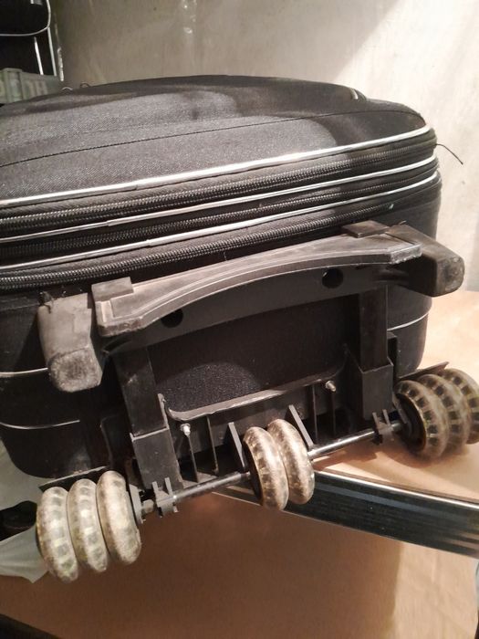 Лек и водоустойчив  куфар  с колелца  и екстри