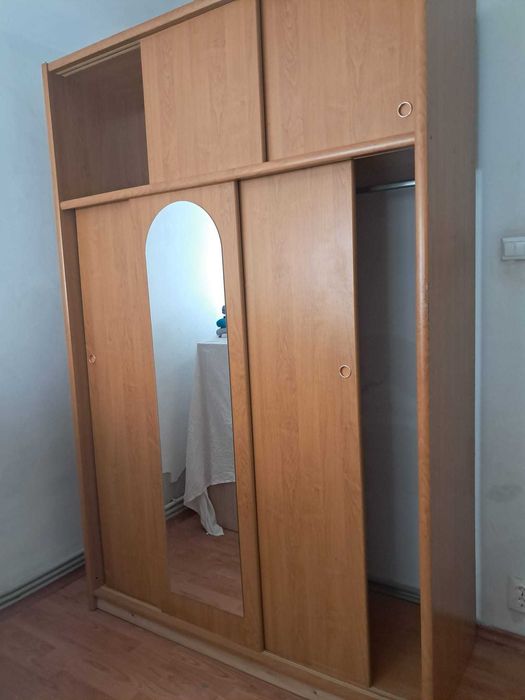 Sifonier cu 3 usi glisante si oglinda pe mijloc