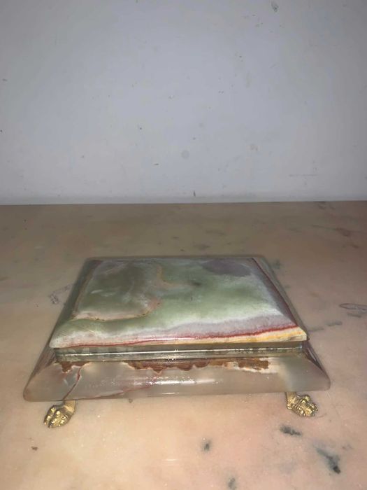 Caseta de bijuteri din piatra onix