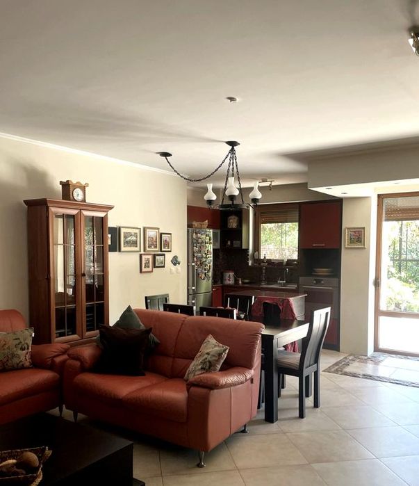 Дава се под наем Тристаен апартамент в Пловдив, Кършияка - 120 кв.м за 715 € - Снимка #1