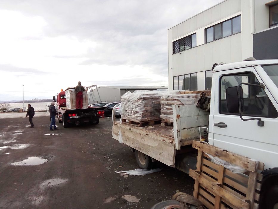 Услуги с Камиони с Кранове,Услуги с автокранове.