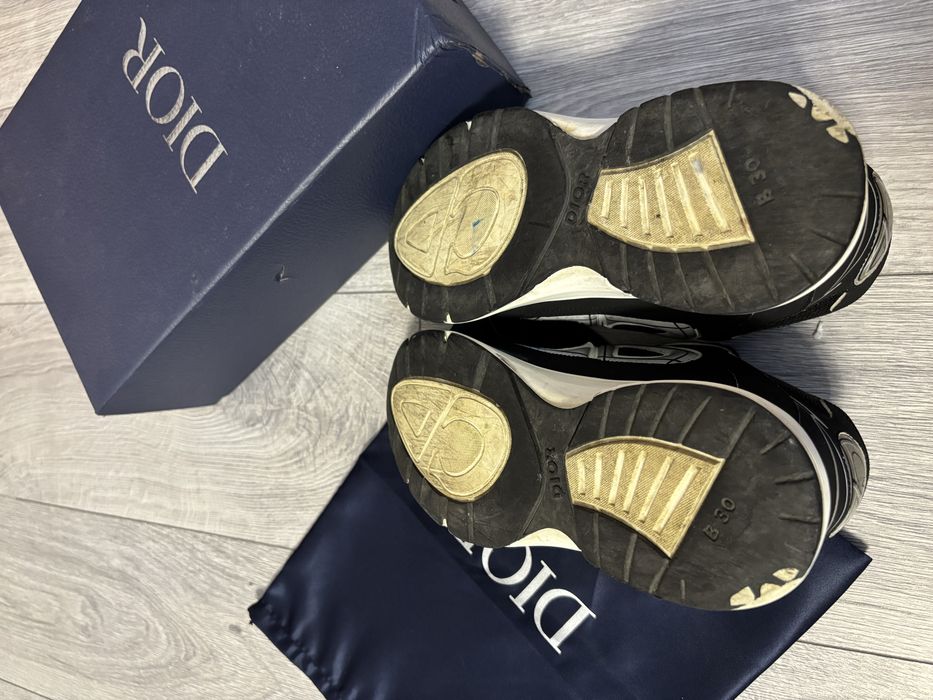 Dior b30 cu mici defecte