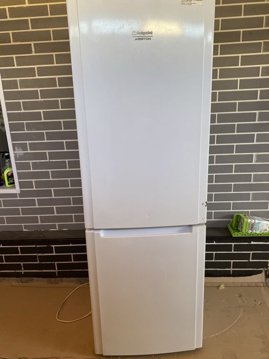 Продам Холодильник ARISTON
