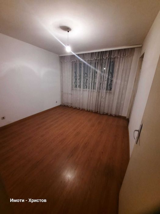 Продава се Четиристаен апартамент в Шумен, Пазара - 104 кв.м за 932 €/кв.м - Снимка #1