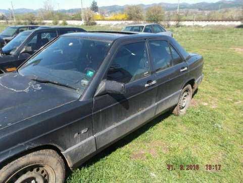 Мерцедес 190 2.6 на части