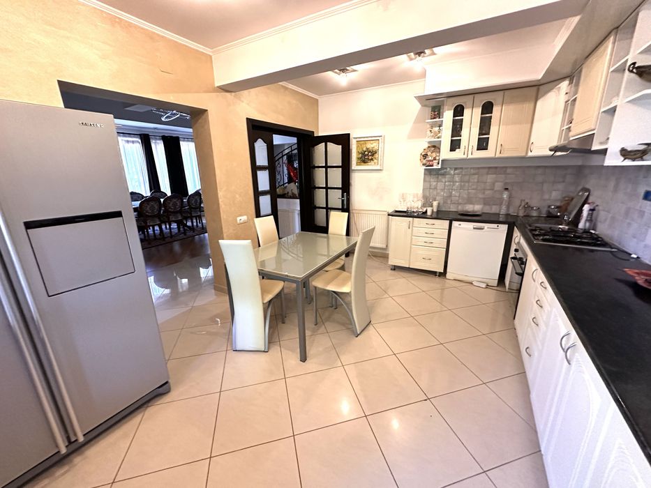 Casă S+P+M cu piscină, teren 4000 mp | Lugasu de Jos, Bihor | Mobilată