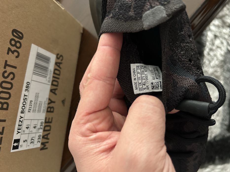 Yeezy 380 onyx 37 1/3