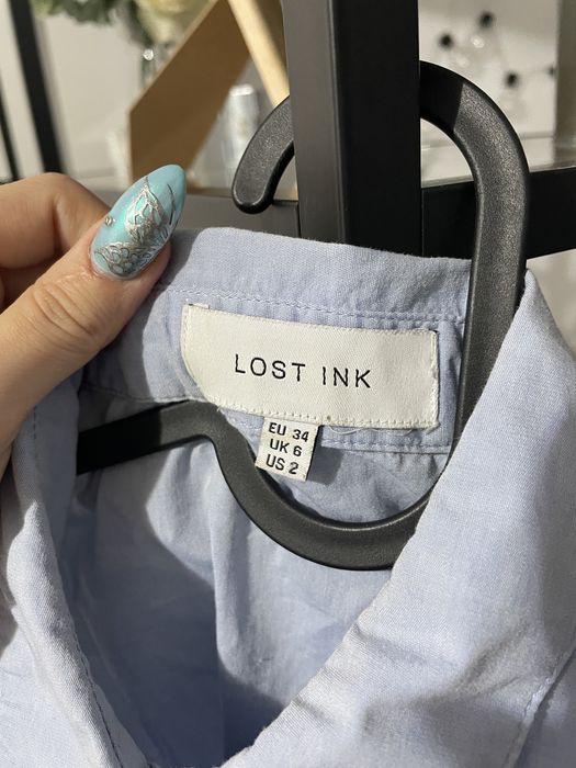 Camasa albastra umerii goi și cordon Lost ink