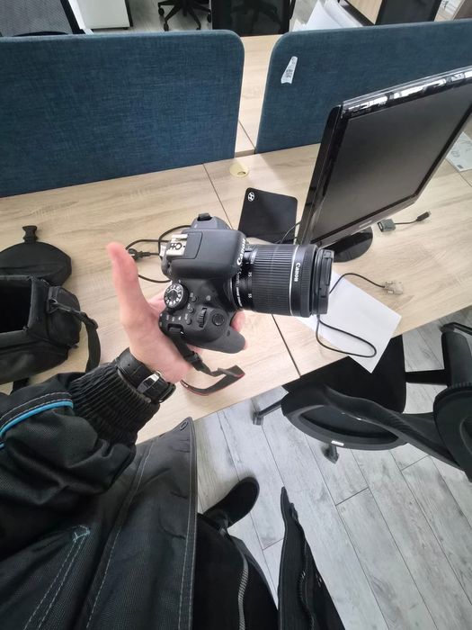 Продам фотоаппарат  Canon EOS 700D