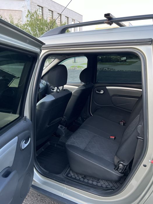 Продаю машину Largus