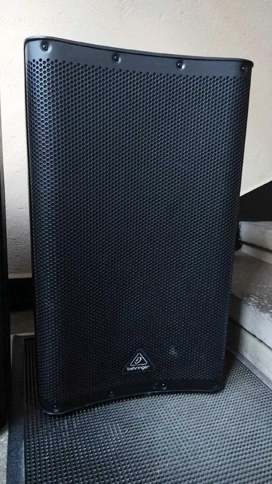 Продавам два броя Активни (Behringer) модел (DR115DSP) тонколони!
