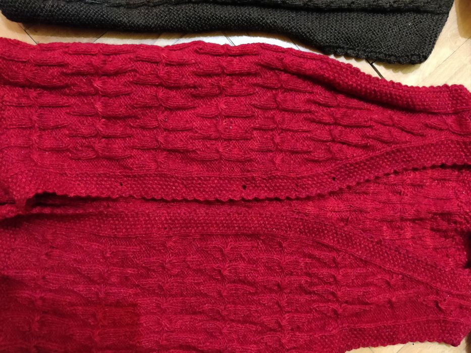 Вълнени елеци и други на една кука и два шиша