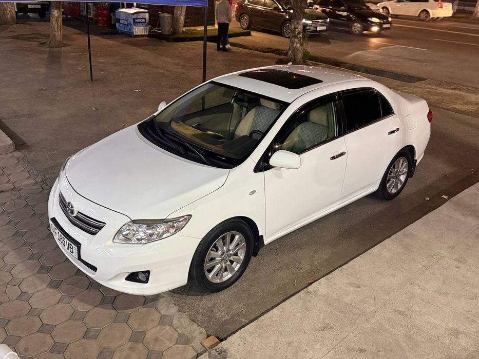 Tayota Corolla.       Автомобиль