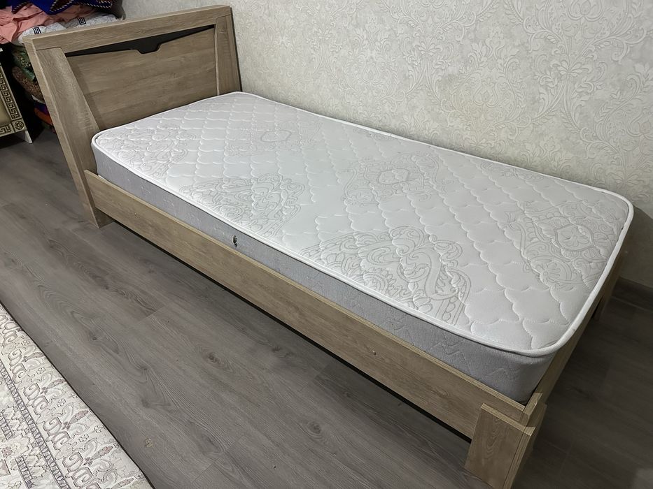 Продам срочно! Кровать односпалка !