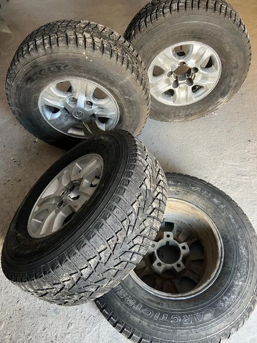Зимние шины на дисках 275/70/16