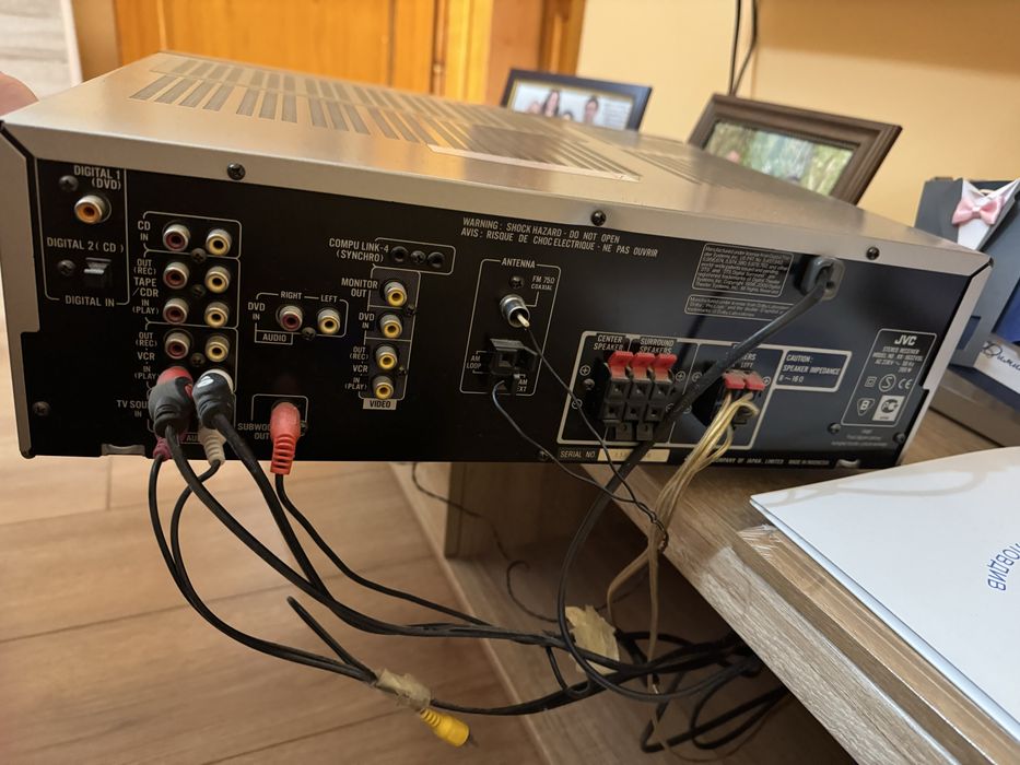 Продавам домашна озвучителна система!!!