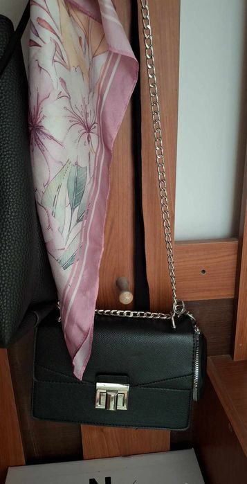 Чантичка с дълга дръжка