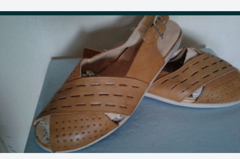 Продам босоножки два вида