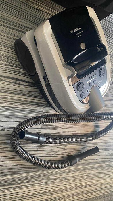Продавам Прaхосмукачка с торба BoSch BWD421Pro, Hepa филтър