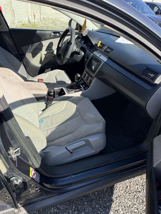 Vand sau dezmembrez  passat b6