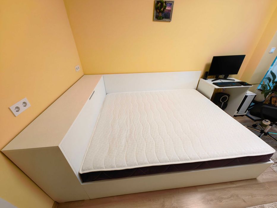 Ъглова спалня с матрак и ракла