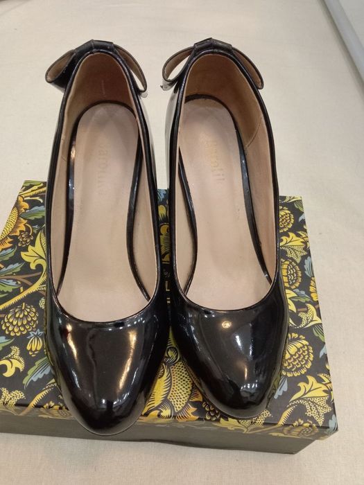 Лакированный размер 38